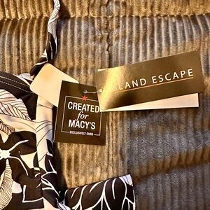 New with tags. Baiting suit top. Size 10